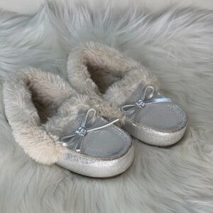 Cat & Jack Cozy Medora Moccasin Silver Kids Slippers Toddlers size 10